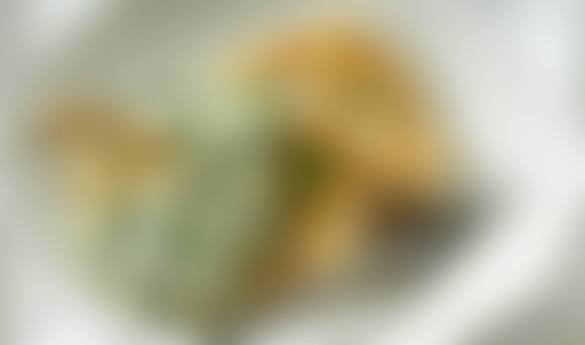 Chicken escalope with garlic and parsley sauce
