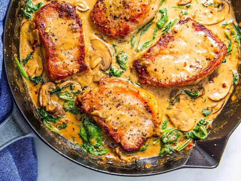 Keto Pork Chops with Garlicky Cream Sauce