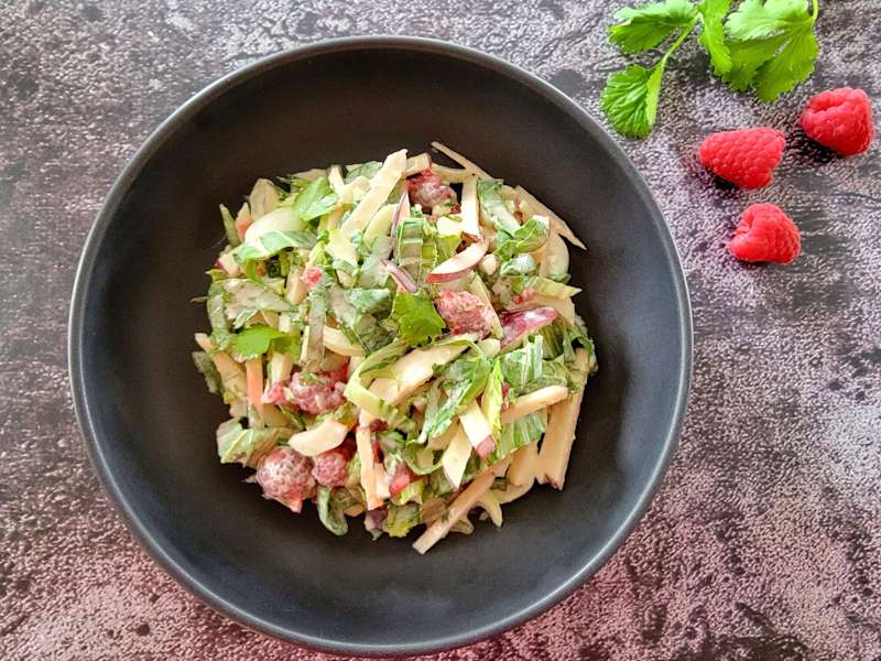 Salade De Chou Chinois Pomme Et Framboises Mouvement J Aime Les Fruits Et Legumes Recipe Whisk
