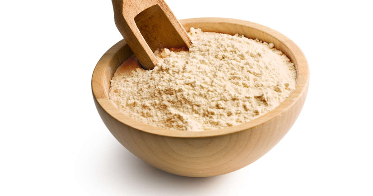 whole-wheat-einkorn-flour-whisk